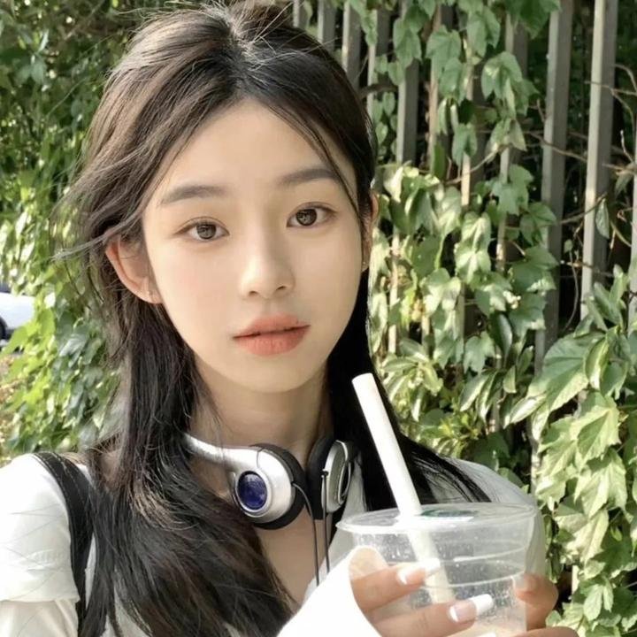 接近无限的白